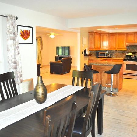 Lovely 3-Bd, Walk To Bars, 9 Min Drive From Beach! Heated Pool. ฟอร์ต ลอเดอร์เดล ภายนอก รูปภาพ