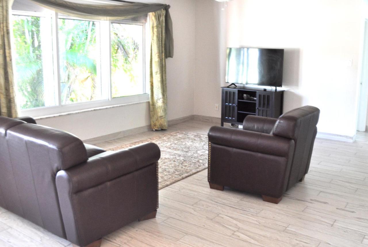Lovely 3-Bd, Walk To Bars, 9 Min Drive From Beach! Heated Pool. ฟอร์ต ลอเดอร์เดล ภายนอก รูปภาพ