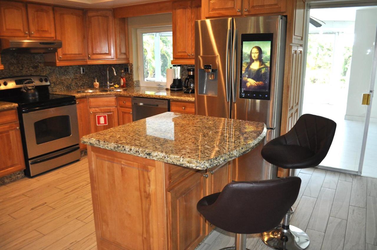Lovely 3-Bd, Walk To Bars, 9 Min Drive From Beach! Heated Pool. ฟอร์ต ลอเดอร์เดล ภายนอก รูปภาพ